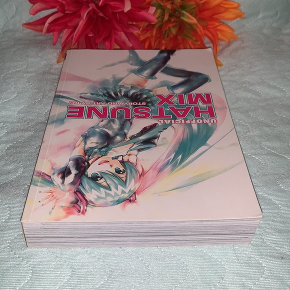 Unofficial HATSUNE MIX Manga Book - Picture 6 of 10